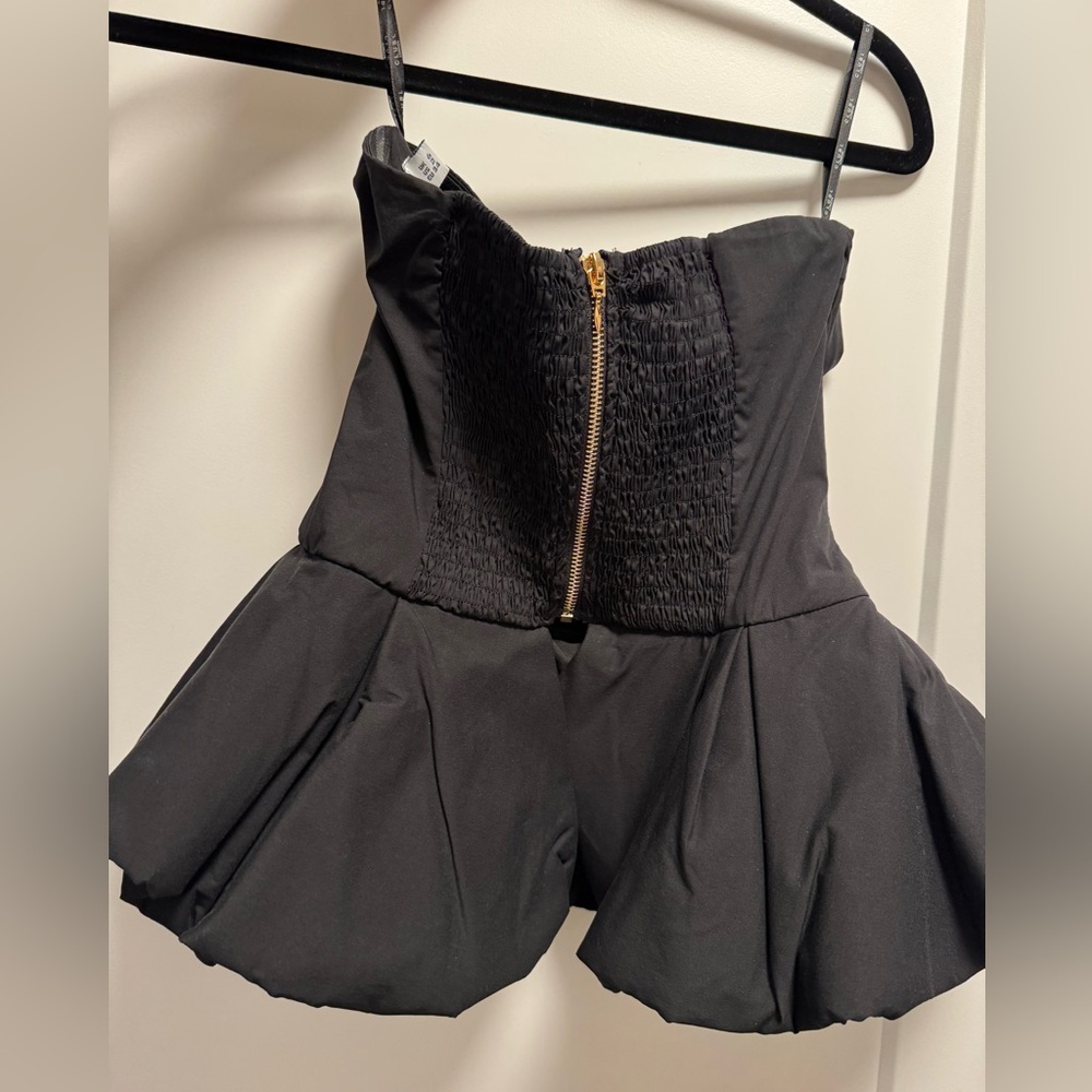 BLACK BANDEAU RUFFLE TOP - Picture 6 of 6